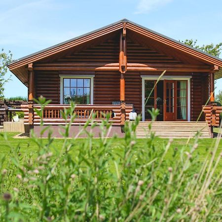 Tomatin - Luxury Two Bedroom Log Cabin With Hot Tub Berwick Upon Tweed Eksteriør billede