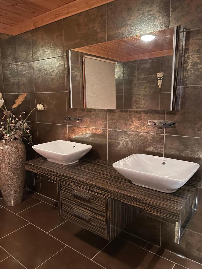 Tomatin - Luxury Two Bedroom Log Cabin With Hot Tub Berwick Upon Tweed Eksteriør billede