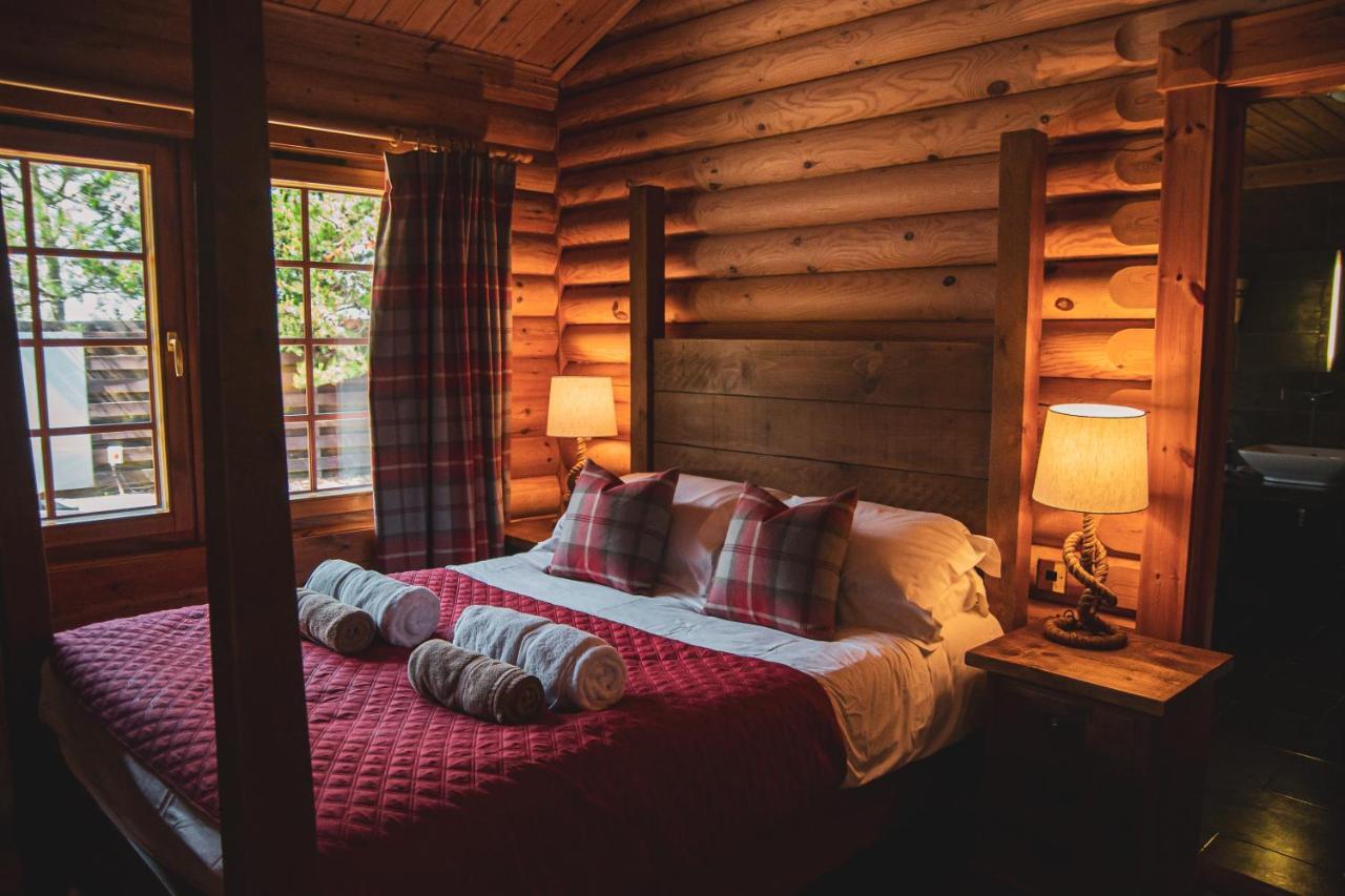 Tomatin - Luxury Two Bedroom Log Cabin With Hot Tub Berwick Upon Tweed Eksteriør billede