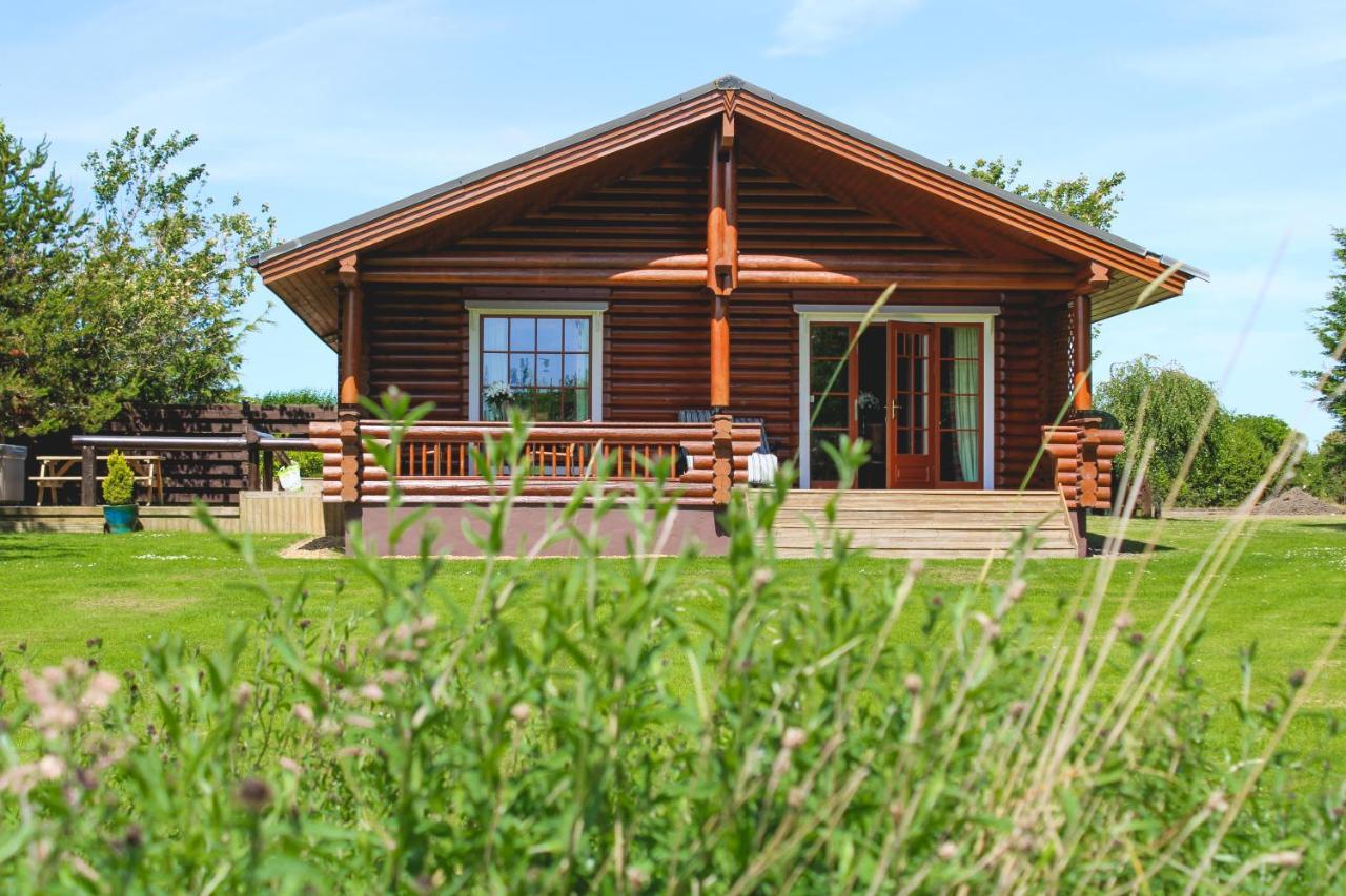 Tomatin - Luxury Two Bedroom Log Cabin With Hot Tub Berwick Upon Tweed Eksteriør billede