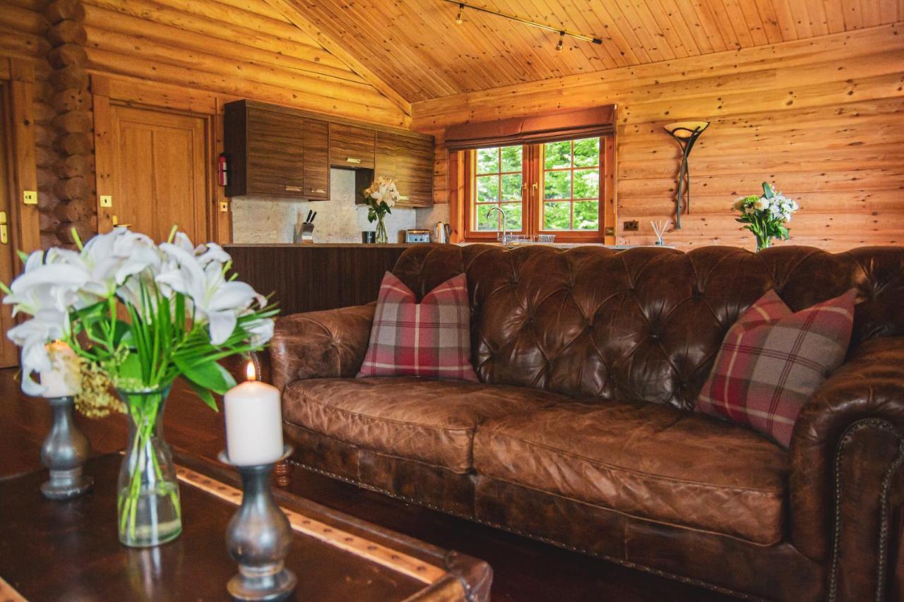 Tomatin - Luxury Two Bedroom Log Cabin With Hot Tub Berwick Upon Tweed Eksteriør billede